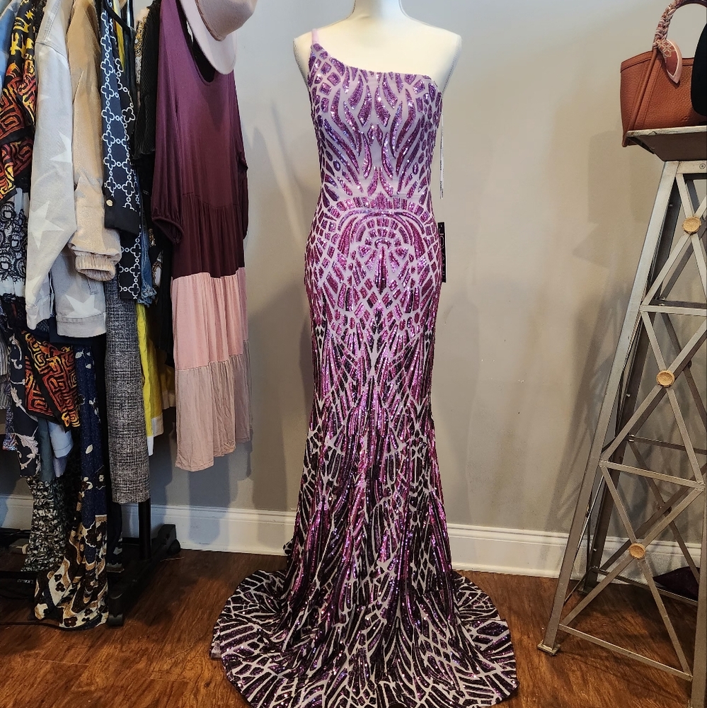 JOVANI - Picture 2 of 4